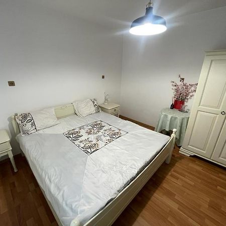 Fortress Apartments Орадеа Екстериор снимка