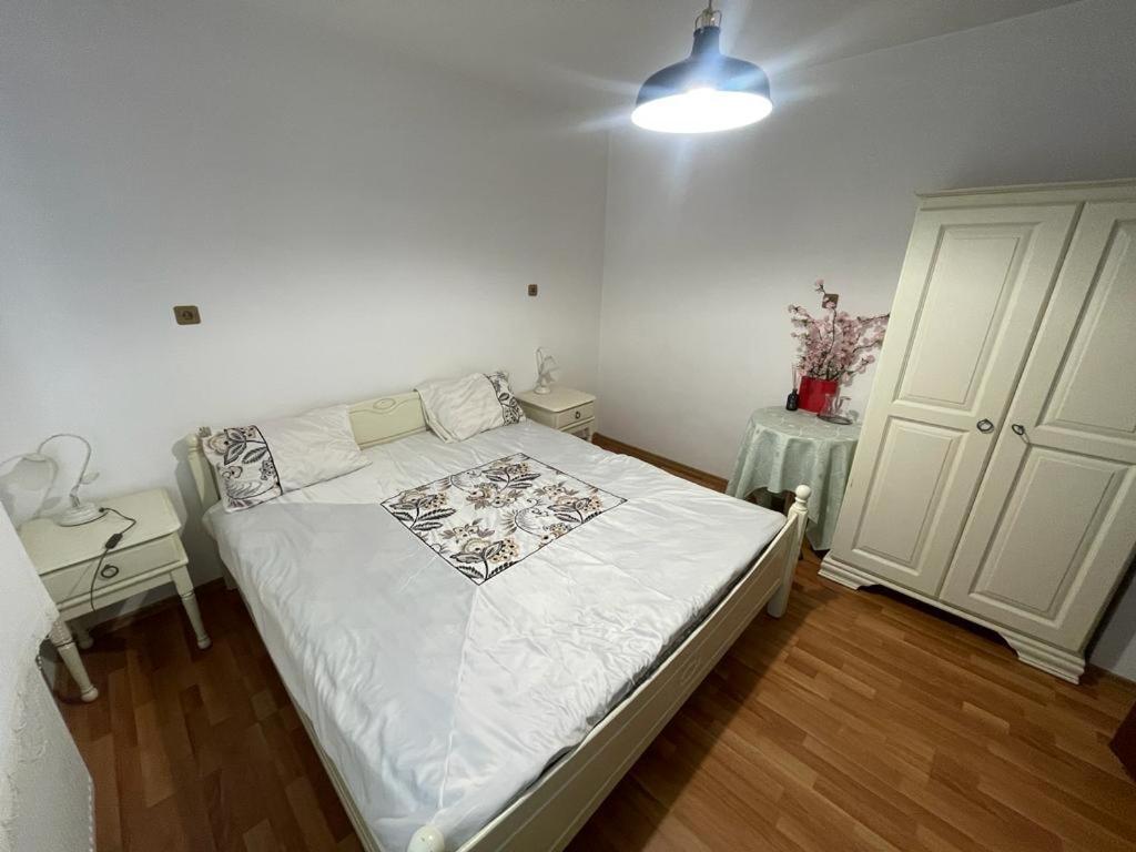 Fortress Apartments Орадеа Екстериор снимка